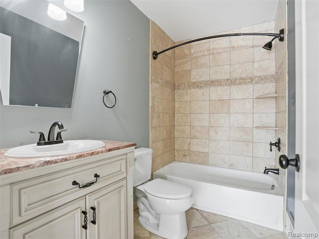 29750 Bristol Lane, Bingham Farms, MI 48025