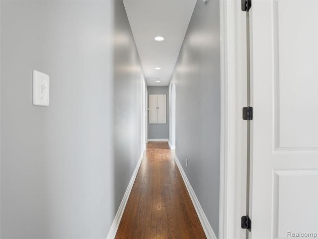 29750 Bristol Lane, Bingham Farms, MI 48025