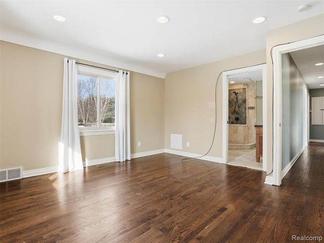 29750 Bristol Lane, Bingham Farms, MI 48025