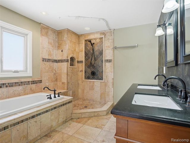 29750 Bristol Lane, Bingham Farms, MI 48025