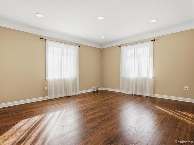 29750 Bristol Lane, Bingham Farms, MI 48025