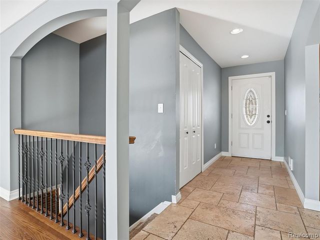 29750 Bristol Lane, Bingham Farms, MI 48025