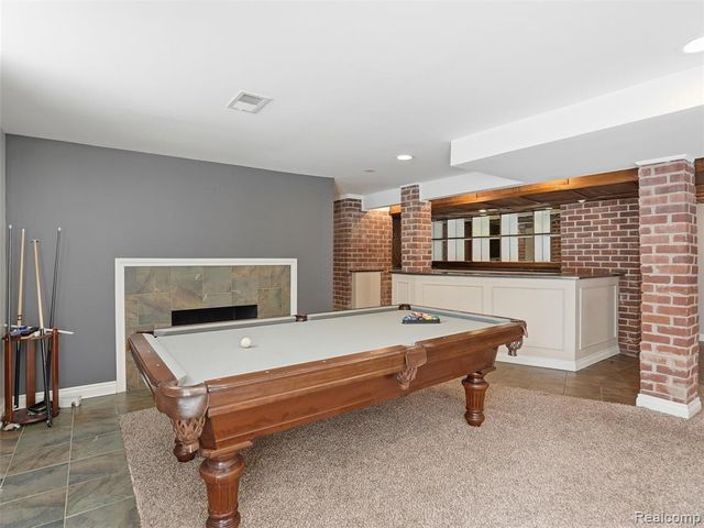 29750 Bristol Lane, Bingham Farms, MI 48025