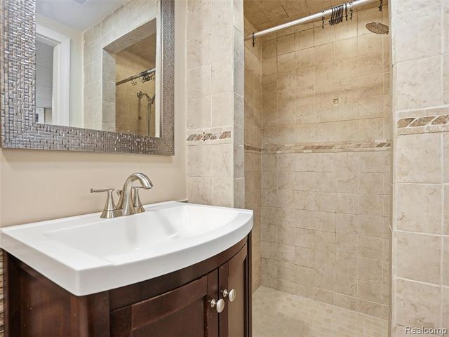 29750 Bristol Lane, Bingham Farms, MI 48025