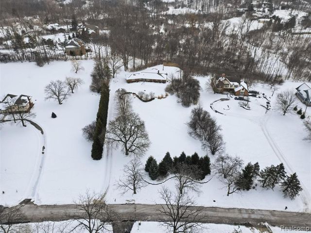 29750 Bristol Lane, Bingham Farms, MI 48025