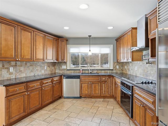 29750 Bristol Lane, Bingham Farms, MI 48025