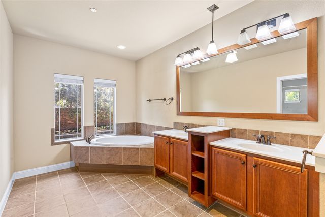 1014 Brook Forest Lane, Euless, TX 76039