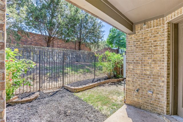 1014 Brook Forest Lane, Euless, TX 76039