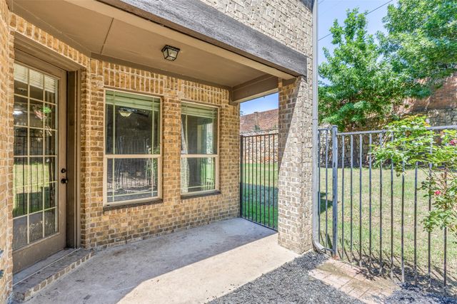 1014 Brook Forest Lane, Euless, TX 76039