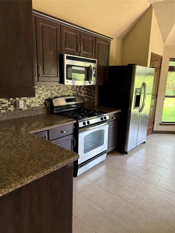 107 Enfield Court, Huntsville, TX 77320