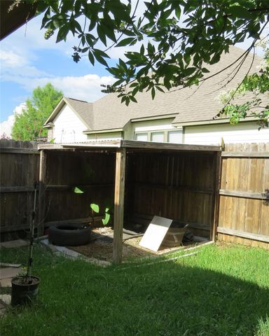 107 Enfield Court, Huntsville, TX 77320