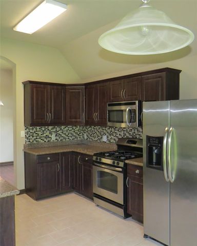 107 Enfield Court, Huntsville, TX 77320
