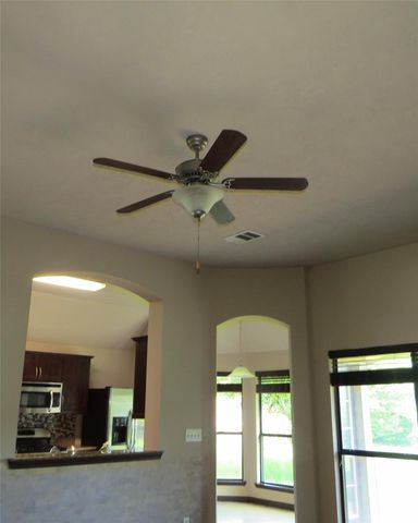 107 Enfield Court, Huntsville, TX 77320