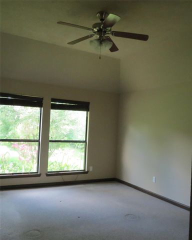 107 Enfield Court, Huntsville, TX 77320