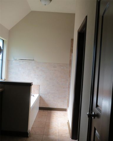 107 Enfield Court, Huntsville, TX 77320