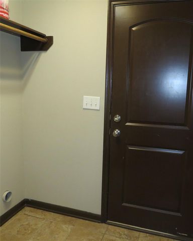 107 Enfield Court, Huntsville, TX 77320
