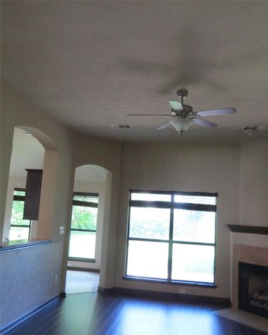 107 Enfield Court, Huntsville, TX 77320