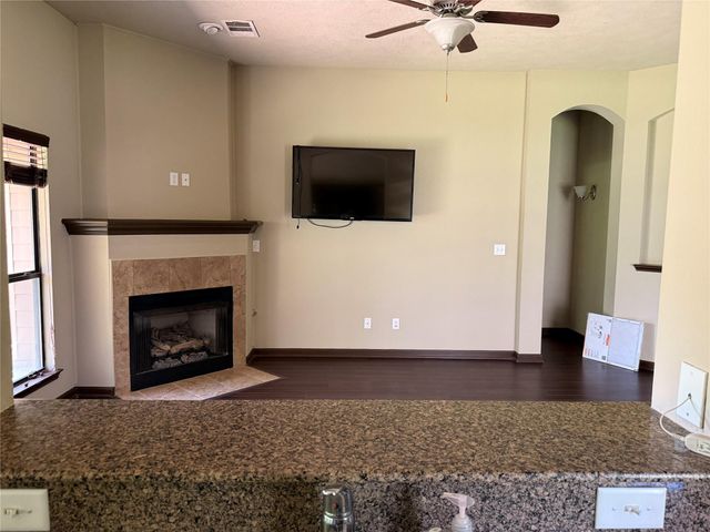 107 Enfield Court, Huntsville, TX 77320