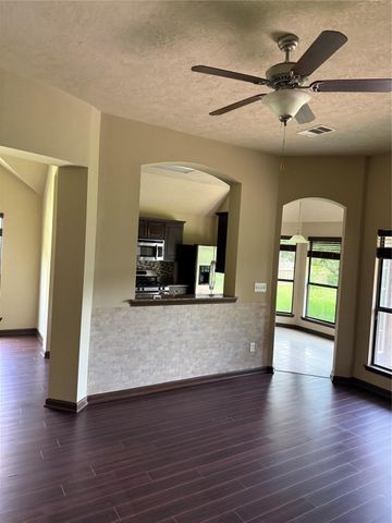 107 Enfield Court, Huntsville, TX 77320