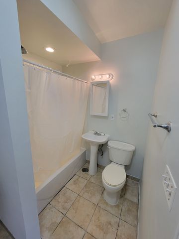 1340 W 18th Place 1C, Chicago, IL 60608