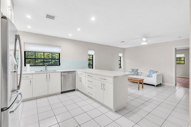 321 SW 30th Terrace, Deerfield Beach, FL 33442