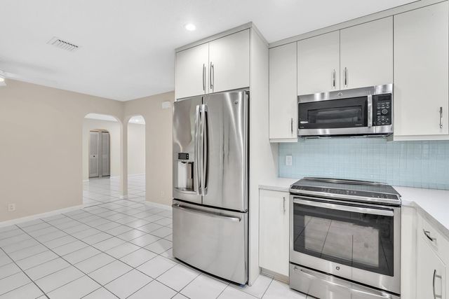 321 SW 30th Terrace, Deerfield Beach, FL 33442