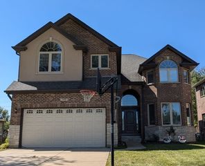 1470 Oxford Road, Des Plaines, IL 60018