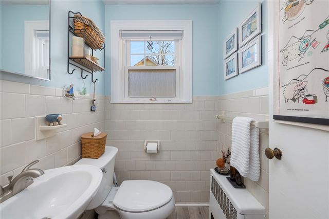 7 Bay Avenue, Barrington, RI 02806