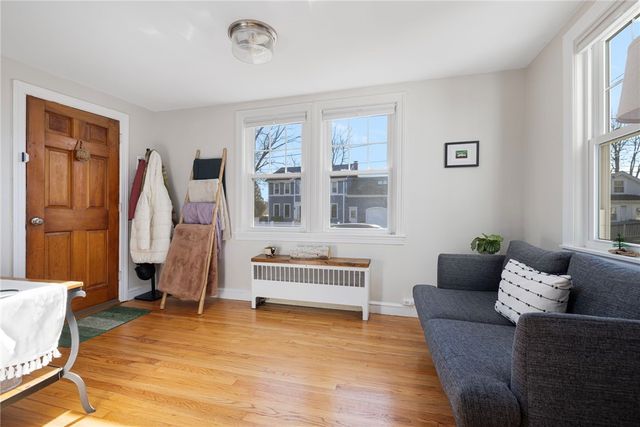 7 Bay Avenue, Barrington, RI 02806