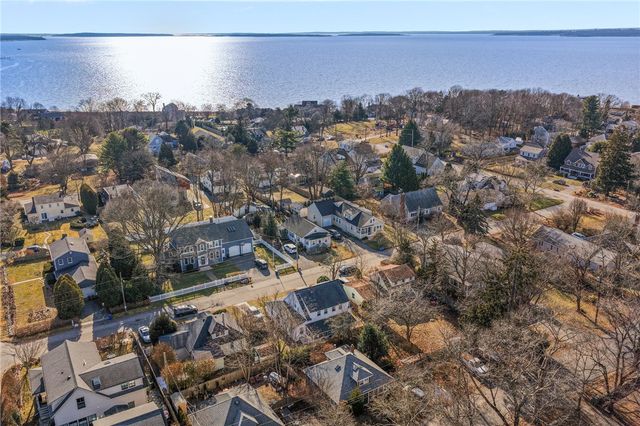7 Bay Avenue, Barrington, RI 02806