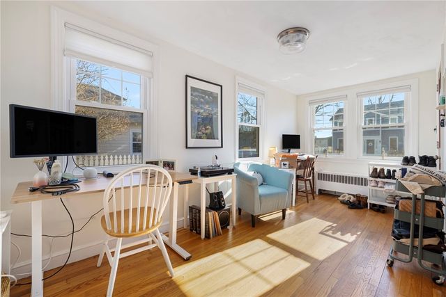 7 Bay Avenue, Barrington, RI 02806