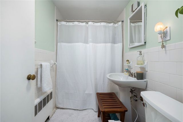 7 Bay Avenue, Barrington, RI 02806