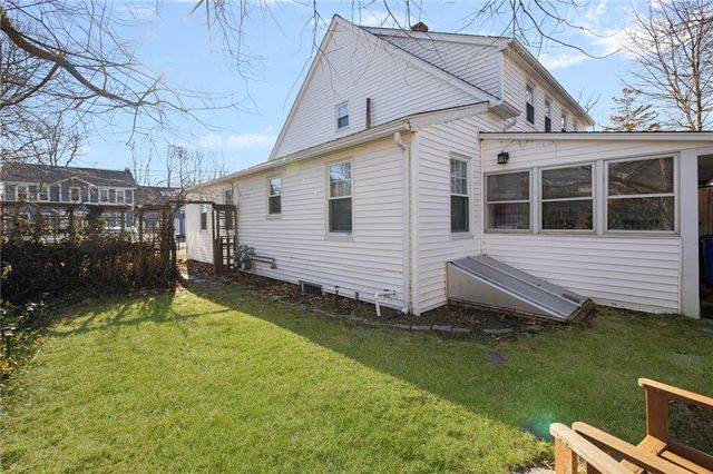 7 Bay Avenue, Barrington, RI 02806