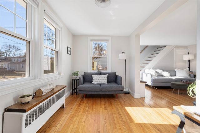 7 Bay Avenue, Barrington, RI 02806