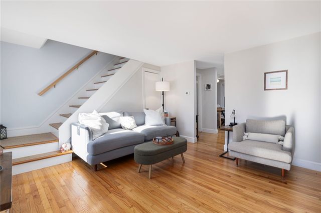 7 Bay Avenue, Barrington, RI 02806