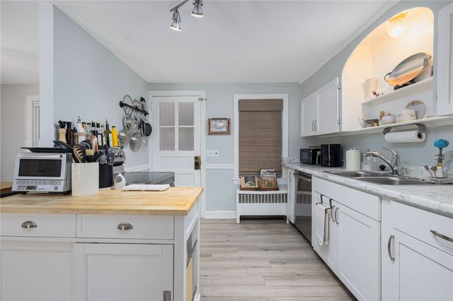 7 Bay Avenue, Barrington, RI 02806