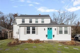 7 Bay Avenue, Barrington, RI 02806