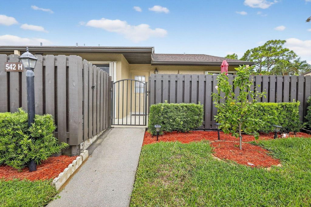 542 Shady Pine Way H, Greenacres, FL 33415
