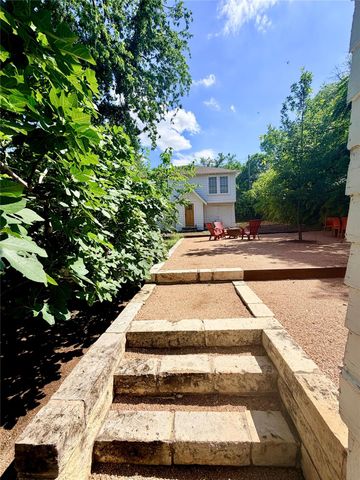 305 Lockhart DR Unit B, Austin, TX 78704