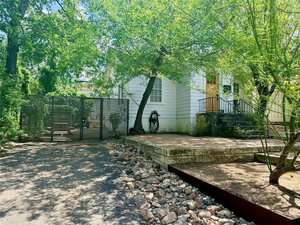 305 Lockhart DR Unit B, Austin, TX 78704