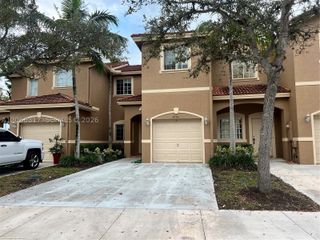 8564 SW 214th Way, Cutler Bay, FL 33189