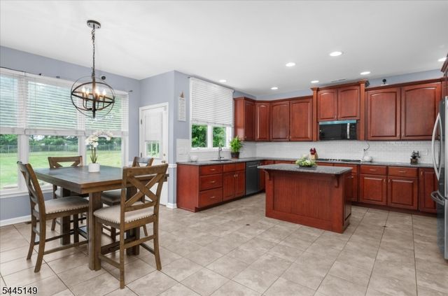 1 Tanager Dr, Raritan Twp., NJ 08551