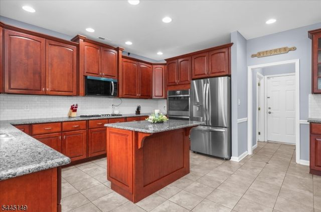 1 Tanager Dr, Raritan Twp., NJ 08551