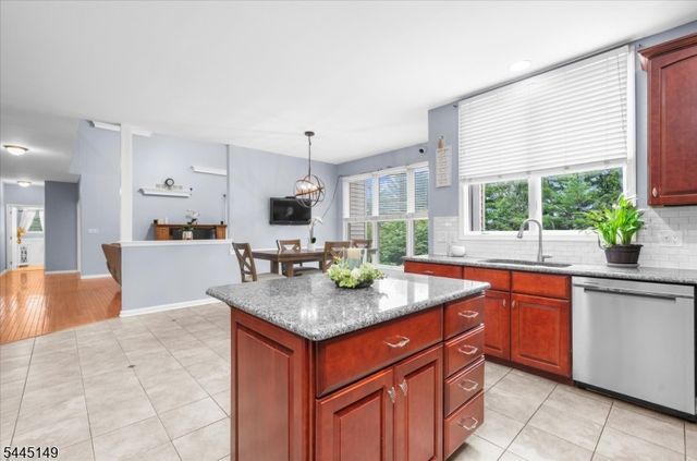1 Tanager Dr, Raritan Twp., NJ 08551
