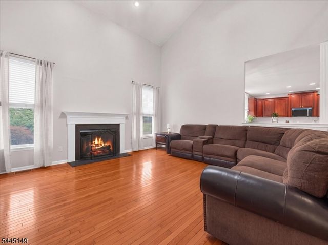 1 Tanager Dr, Raritan Twp., NJ 08551