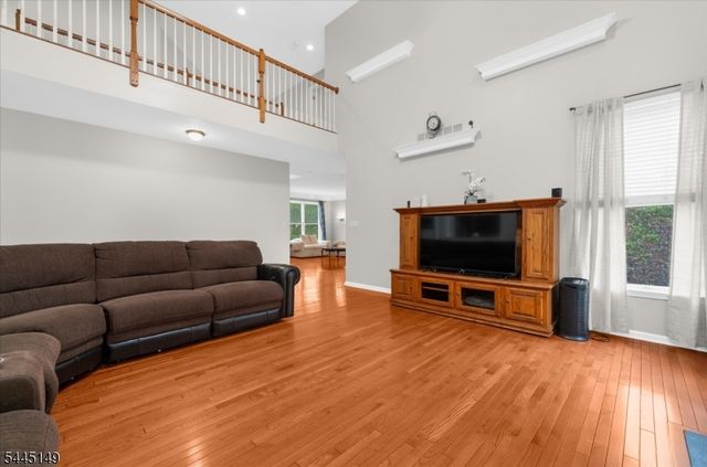1 Tanager Dr, Raritan Twp., NJ 08551