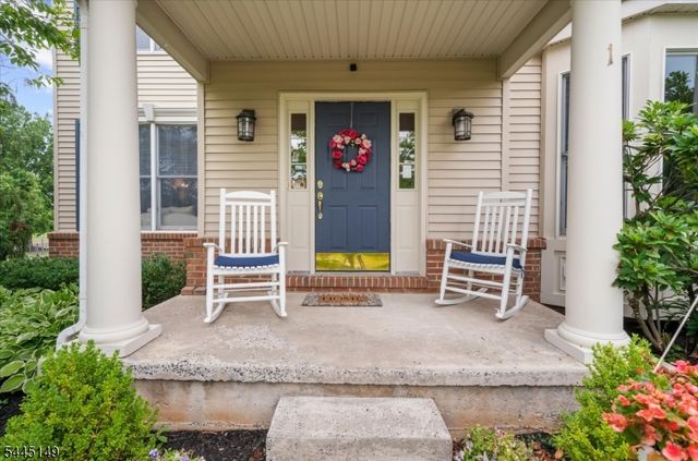 1 Tanager Dr, Raritan Twp., NJ 08551