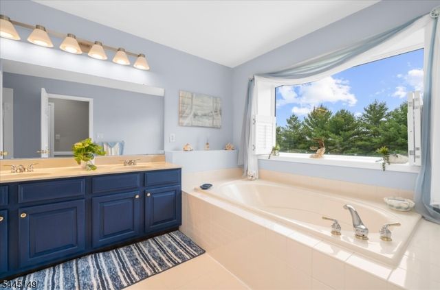 1 Tanager Dr, Raritan Twp., NJ 08551