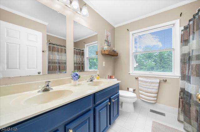 1 Tanager Dr, Raritan Twp., NJ 08551