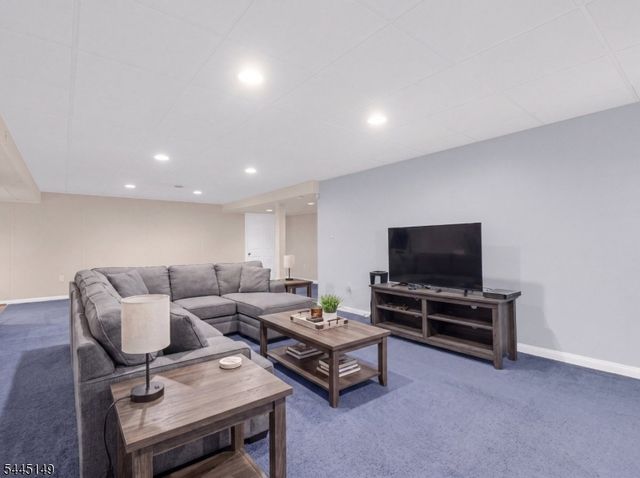 1 Tanager Dr, Raritan Twp., NJ 08551